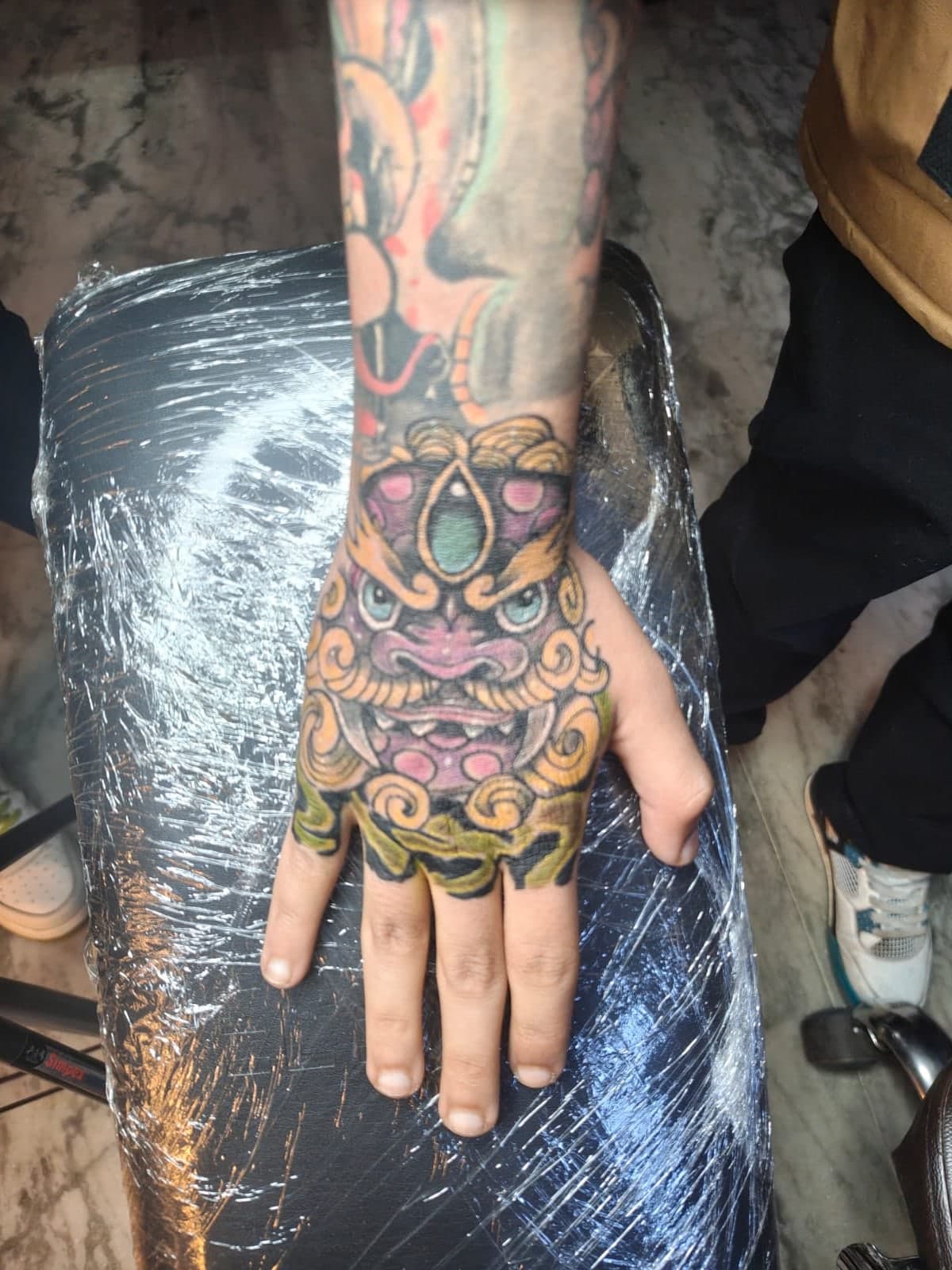 Foo dog hand piece with bold outlines and flat colour