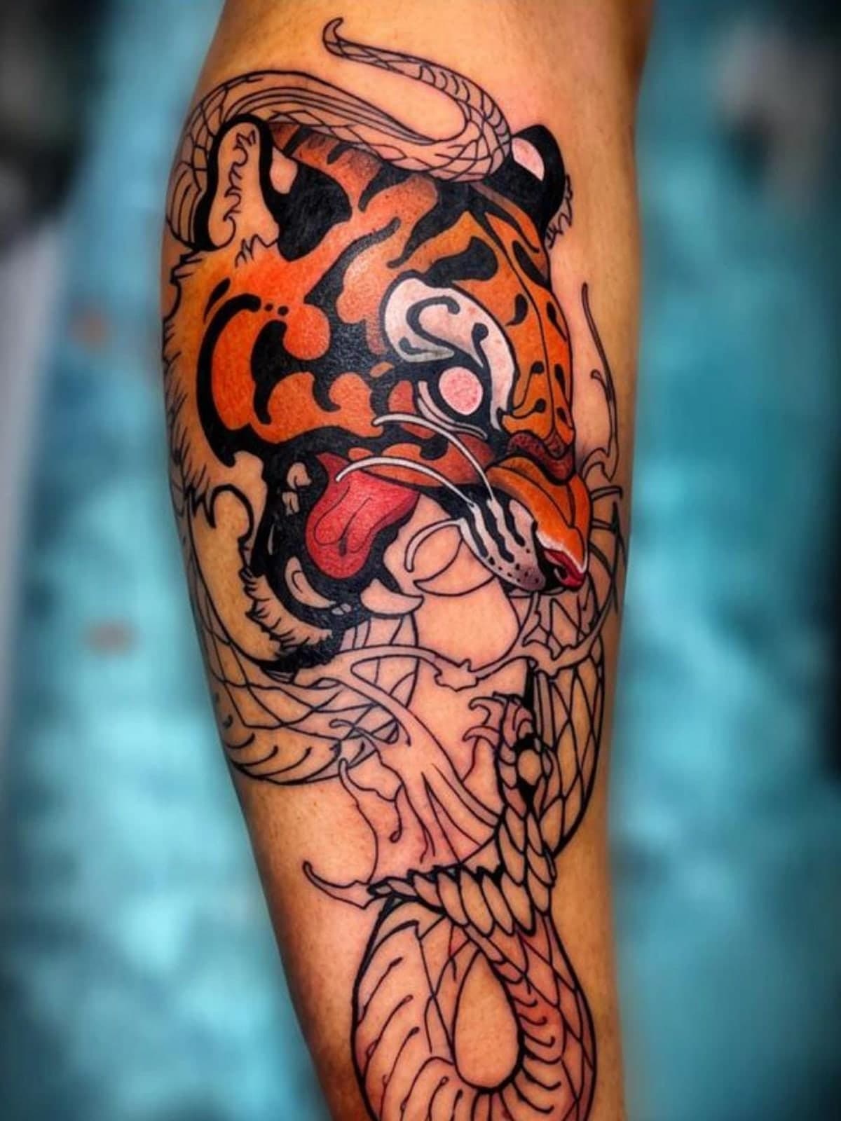 Neo traditional tiger in bold colour with heavy outlines